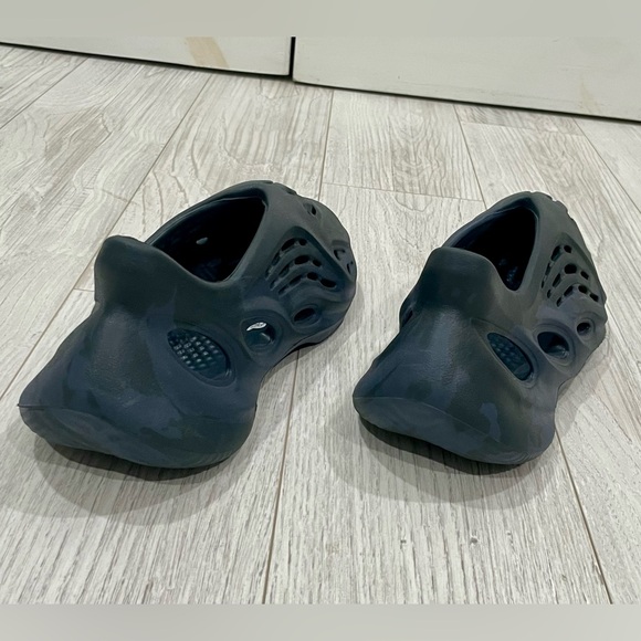 Authentic Yeezy foam runners size 10 great condition. Color midnight Blue/black - Picture 12 of 15